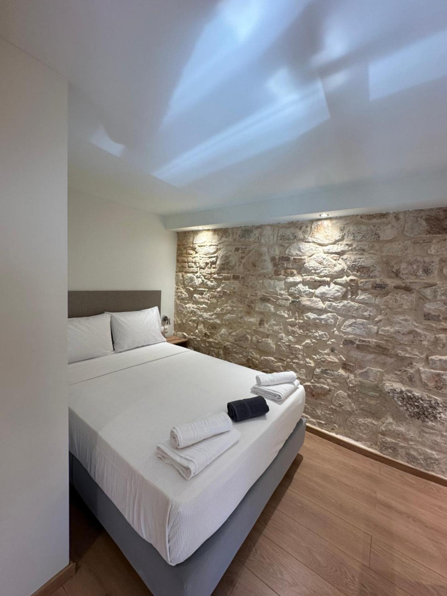 Q Rocco Apartments, Corfu Town Buitenkant foto